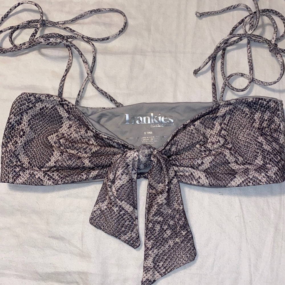 Frankie’s Bikinis Top Snake Print